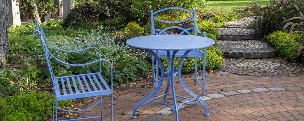garden-nook-seating-on-patio